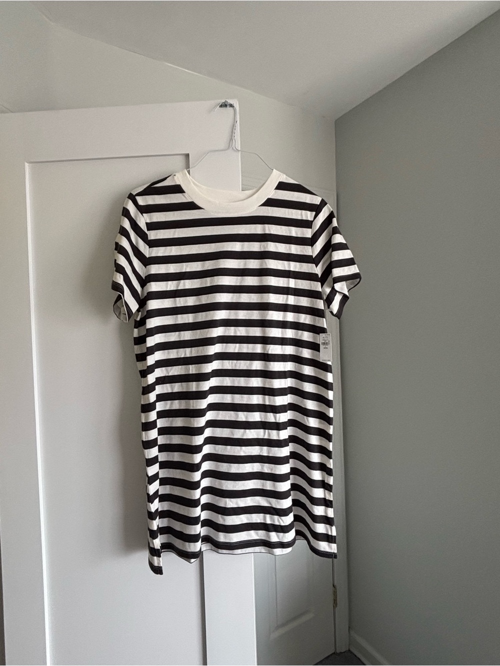 Old Navy Black and White Striped Short-Sleeve dress